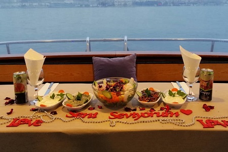 İstanbul Kiralık Tekne Yat ve Teknede Özel Gün Kutlamaları